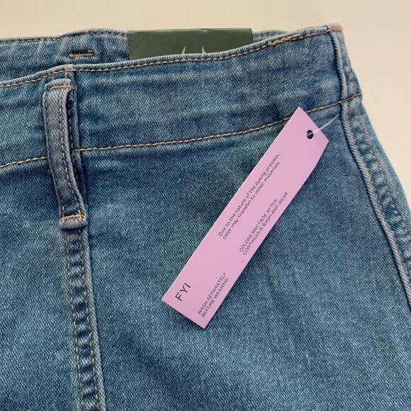 WILD FABLE Denim Super High-Rise‎ 2.5" Inseam Jean Shorts Size 16 - NWT - Picture 6 of 8
